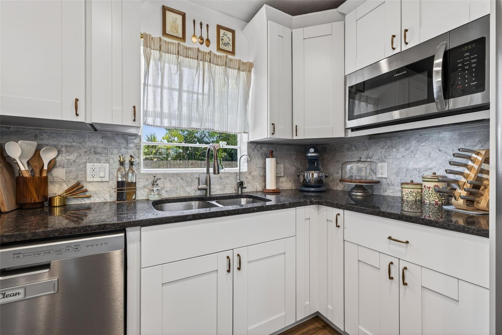 LAKE BELLEAIR - Residential