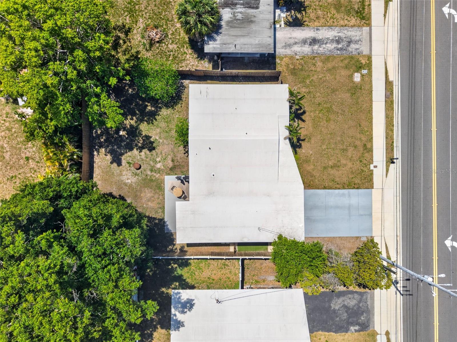 LAKE BELLEAIR - Residential