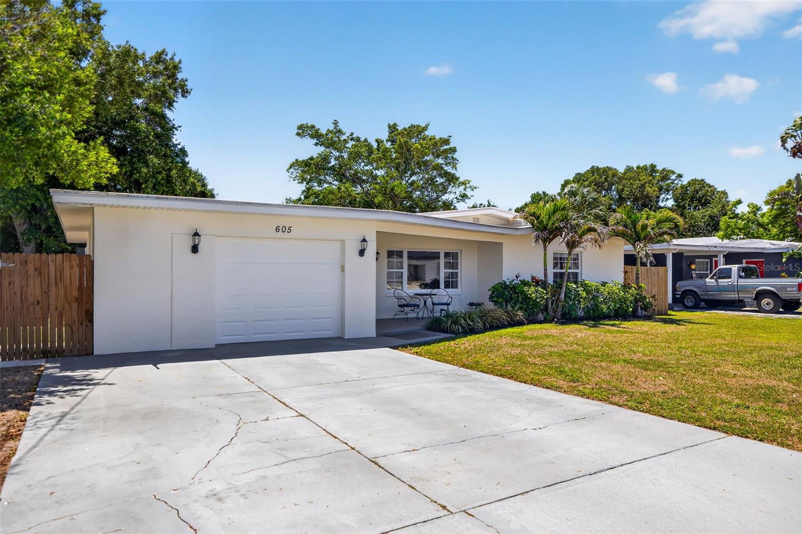 LAKE BELLEAIR - Residential
