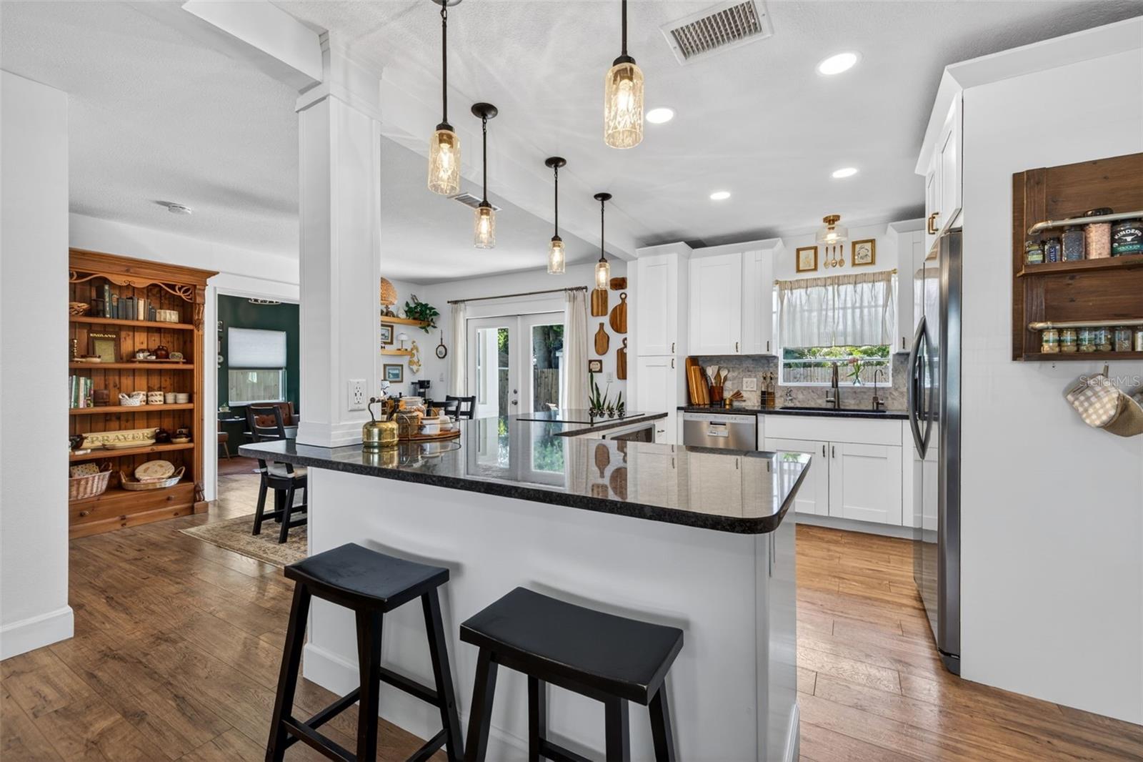 LAKE BELLEAIR - Residential