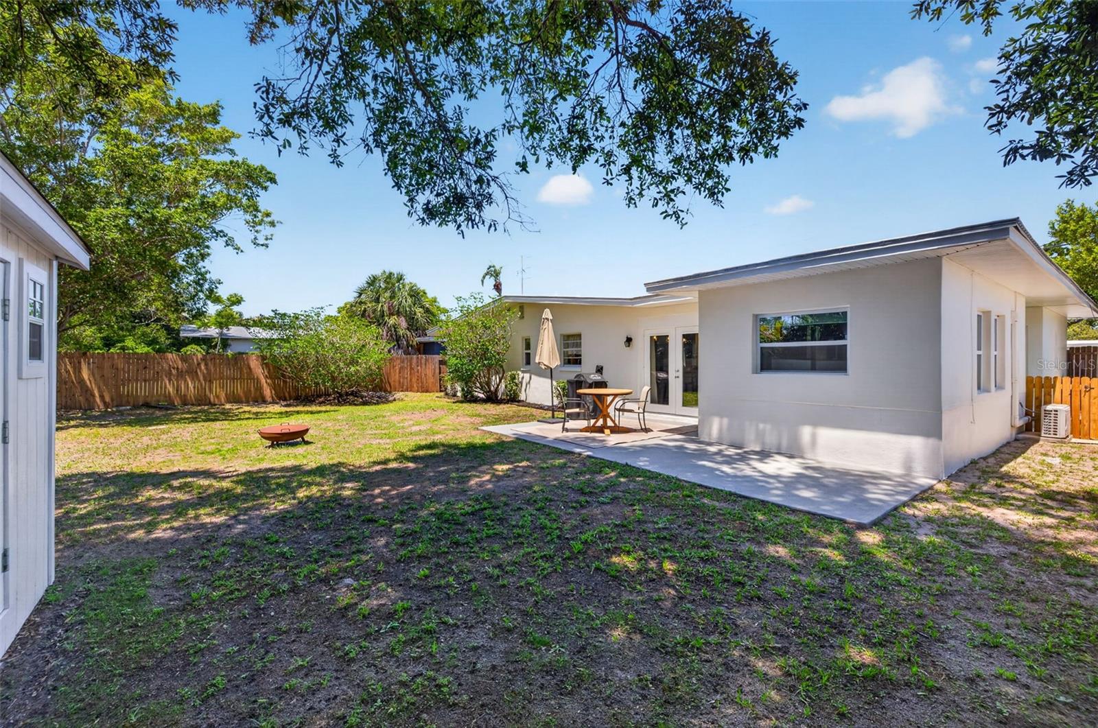 LAKE BELLEAIR - Residential