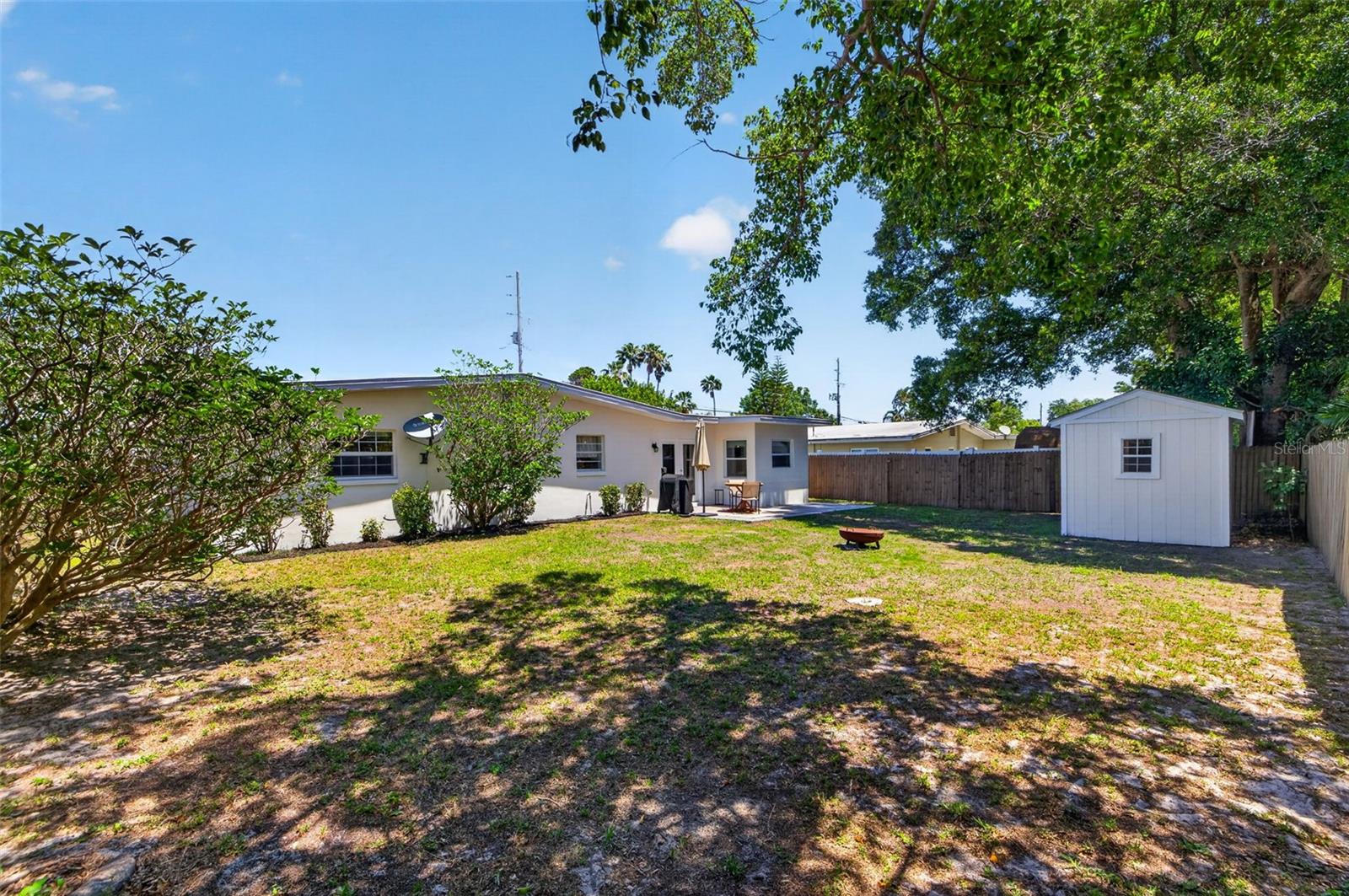 LAKE BELLEAIR - Residential
