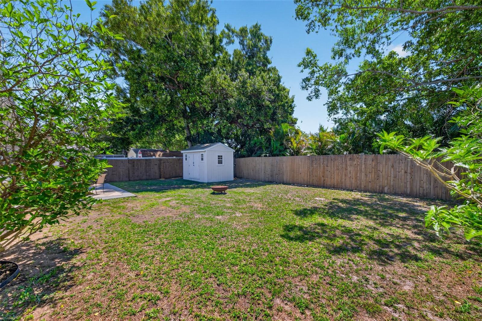 LAKE BELLEAIR - Residential