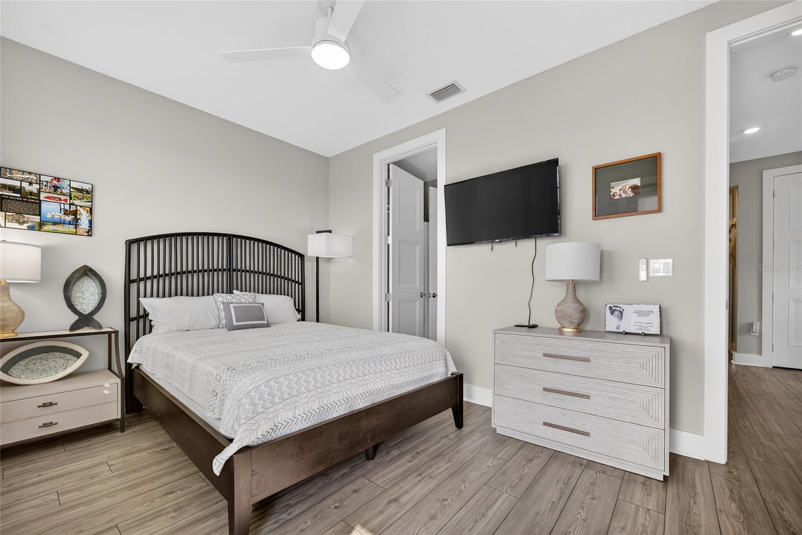 HUNTERS POINT - Residential