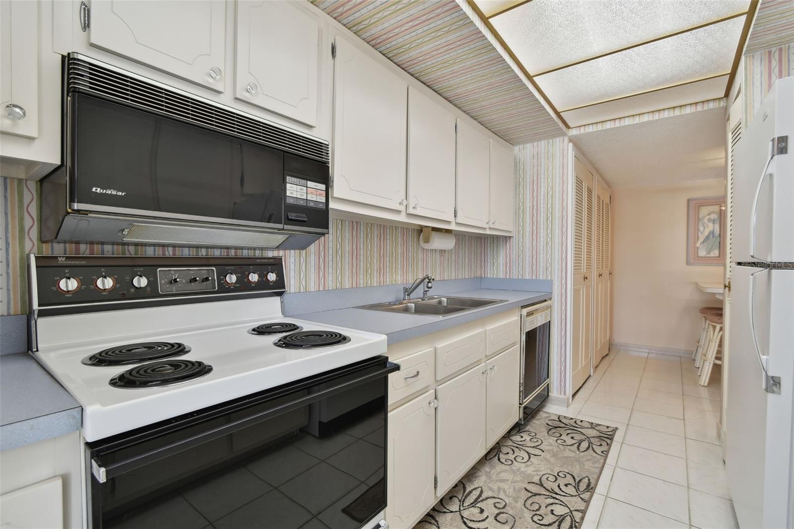 ISLAND POINT 1 CONDO - Residential