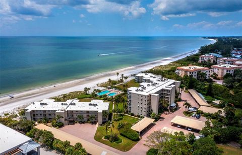 A home in LONGBOAT KEY