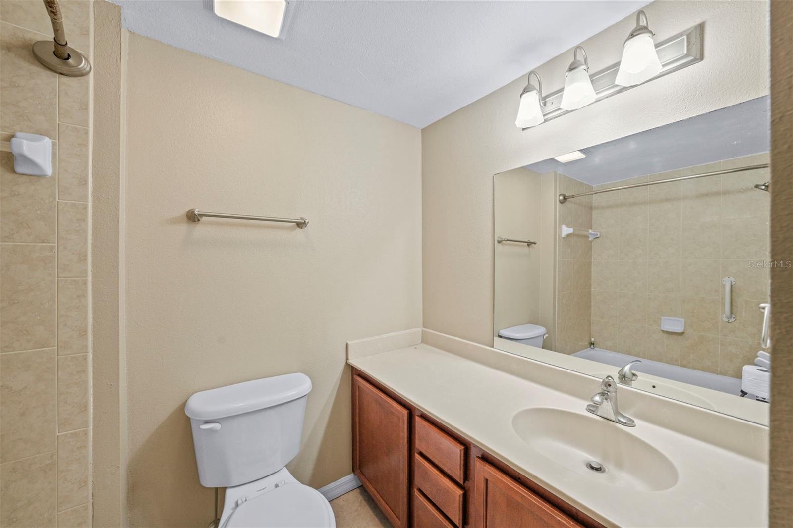 HYDE PARK TOWERS A CONDO - Residential Lease