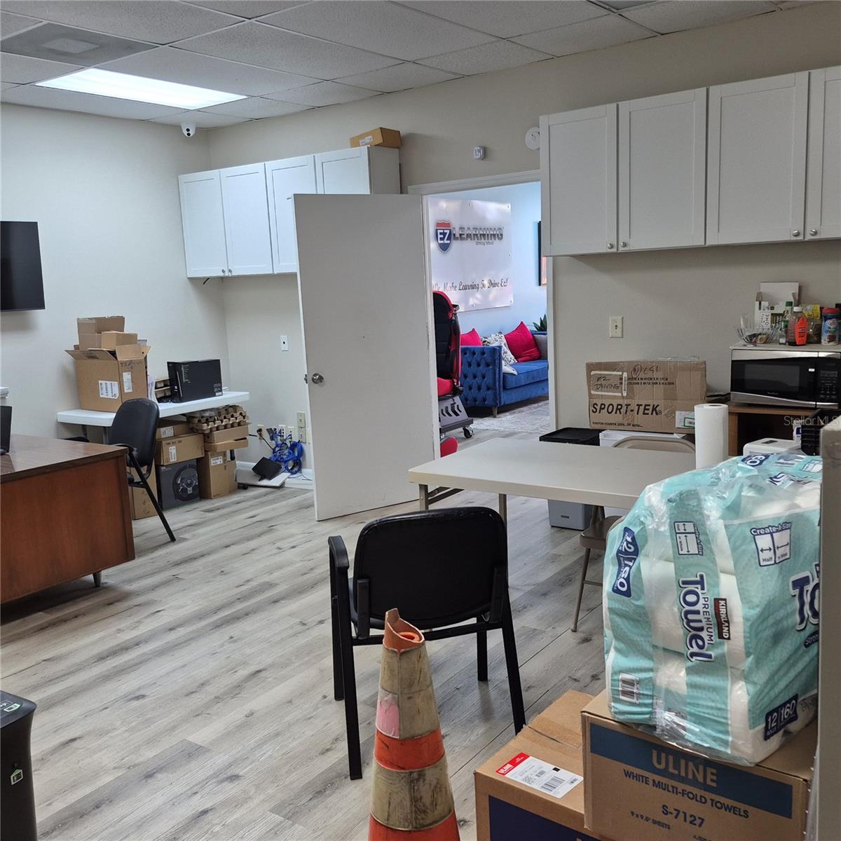 ALOMA BUS CENTER - Commercial Sale