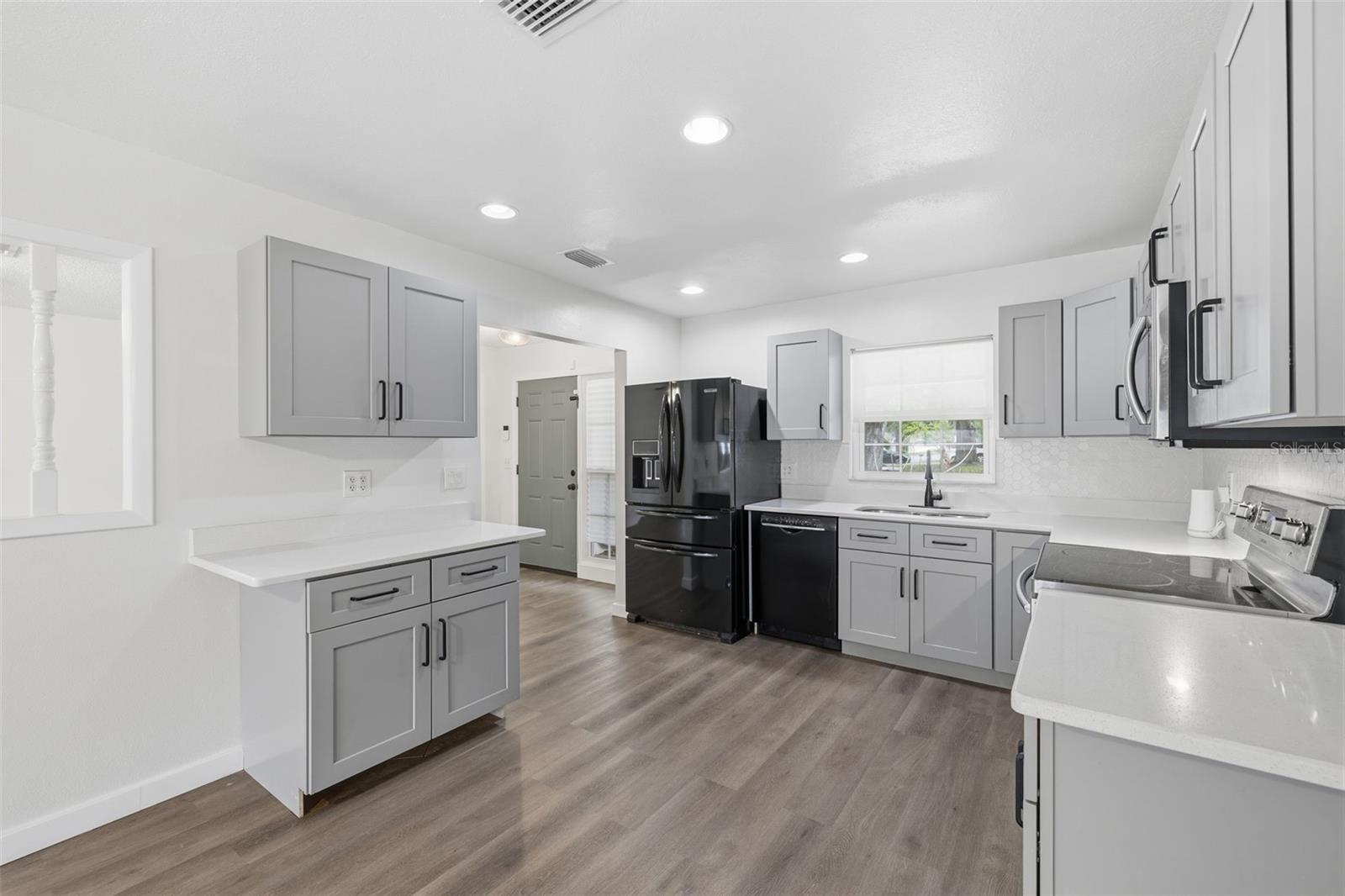 8522 CALADESI ISLAND DRIVE