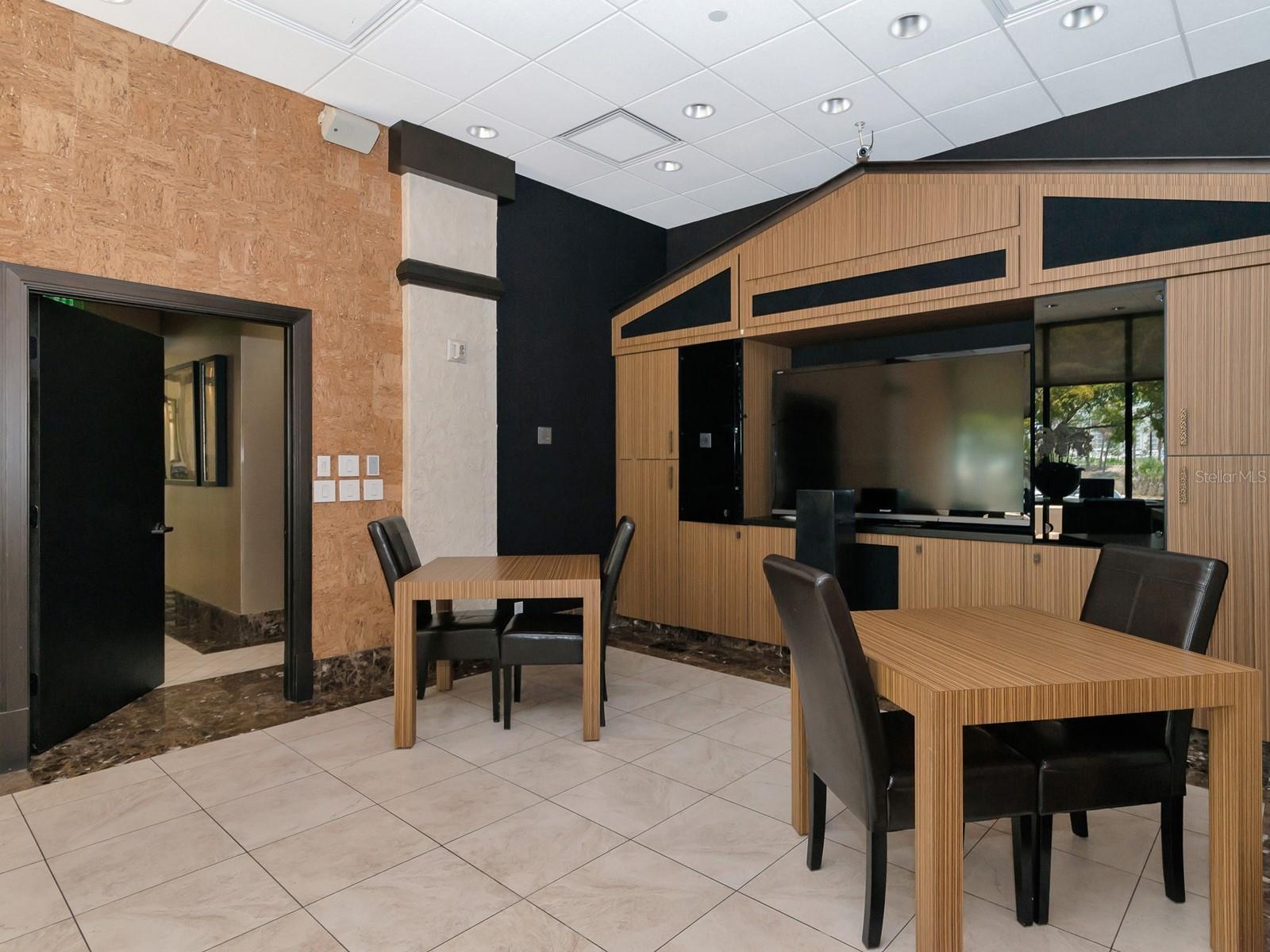 BAY PLAZA - Residential Lease