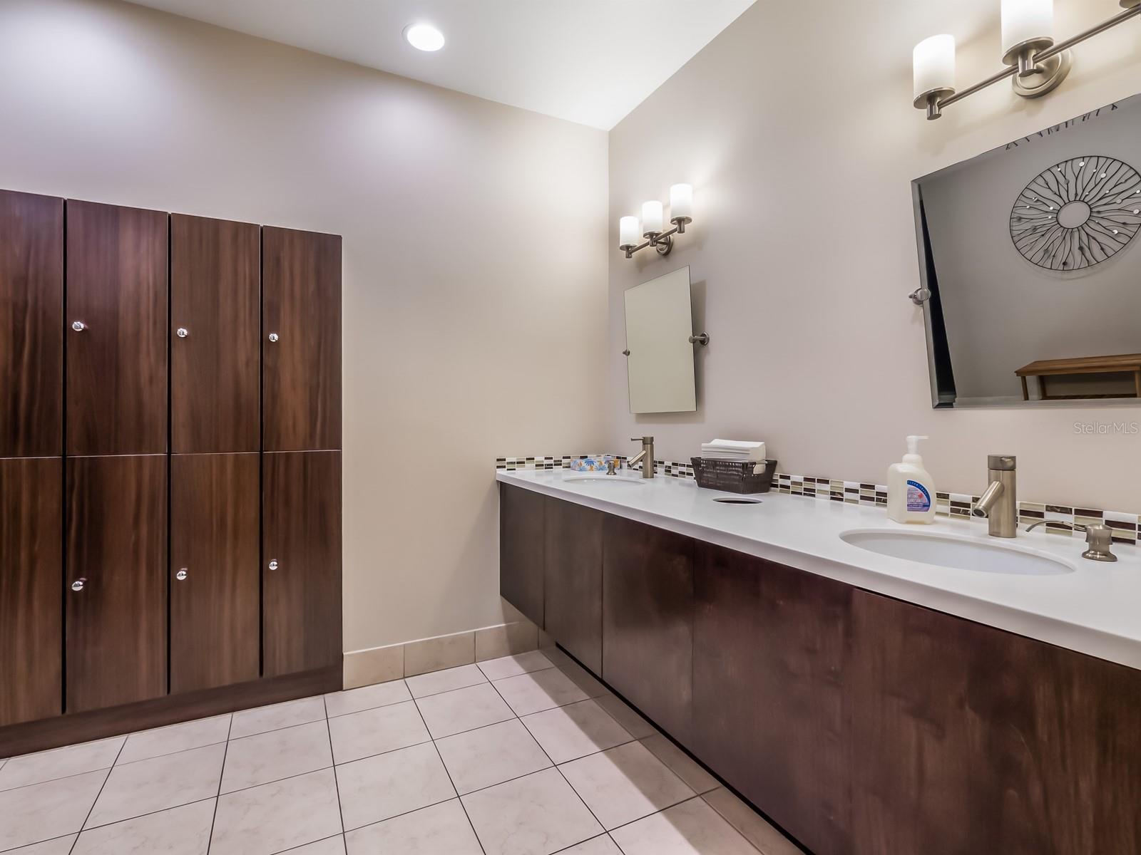 BAY PLAZA - Residential Lease