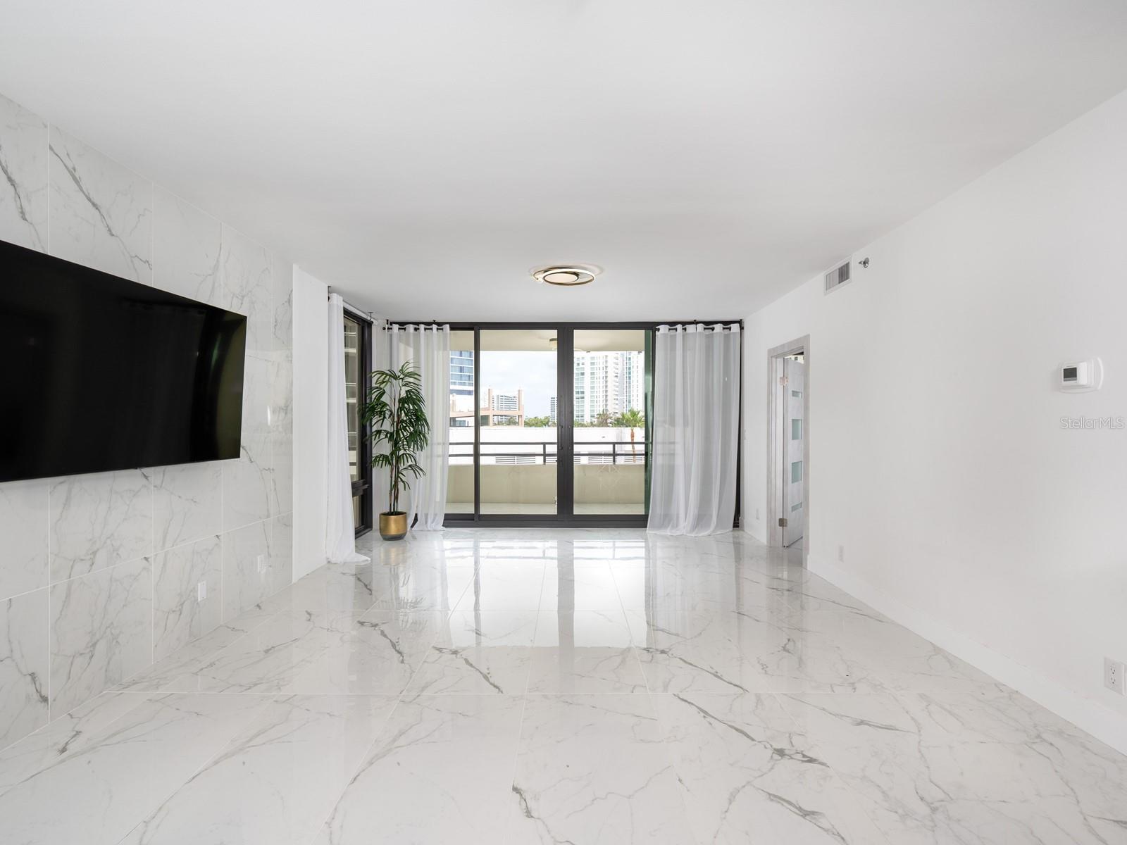 BAY PLAZA - Residential Lease
