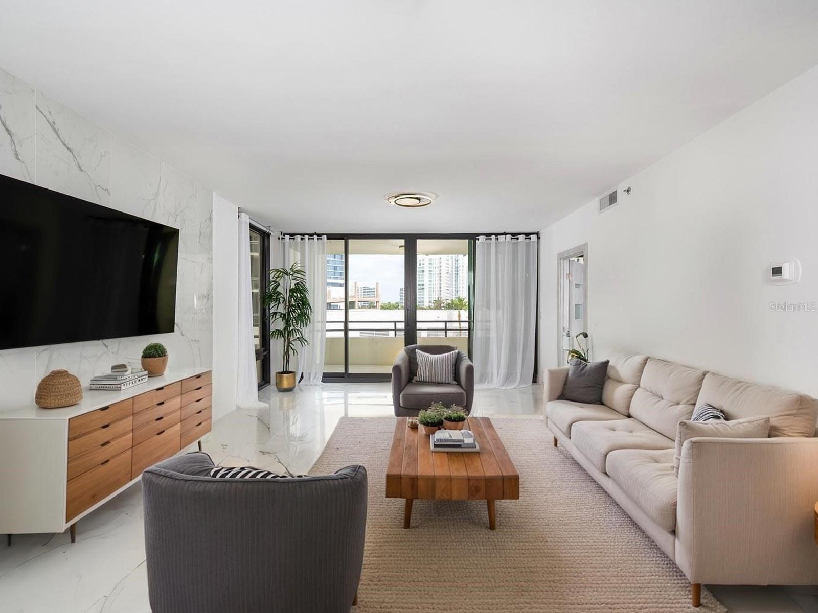 BAY PLAZA - Residential Lease