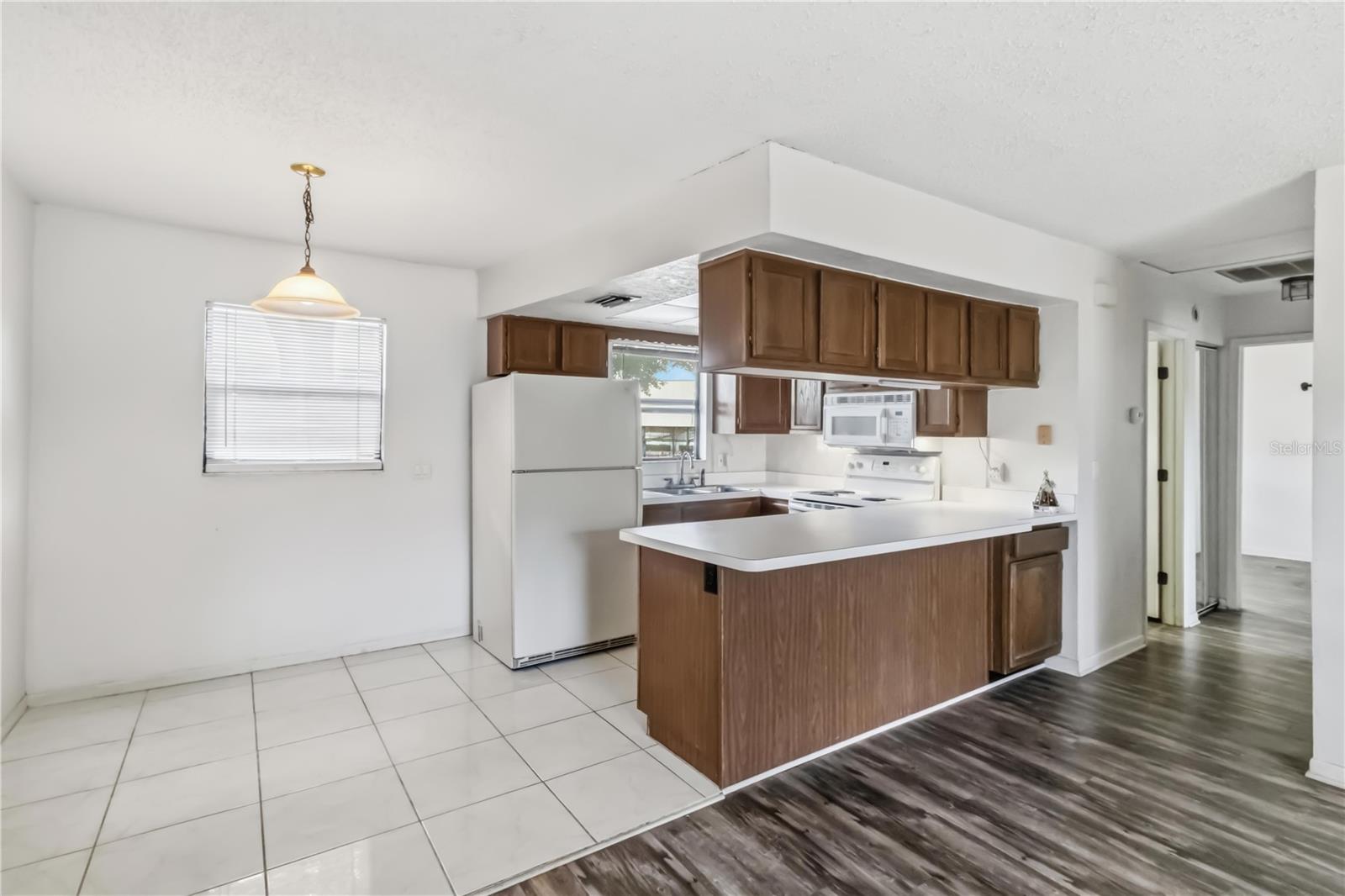 BREEZEWAY VILLAS CONDO TWNHS - Residential