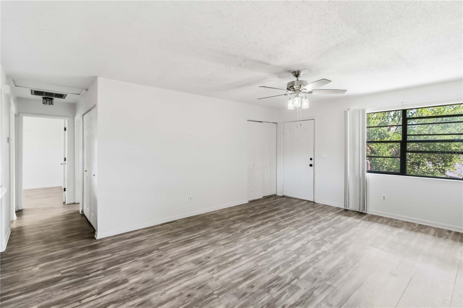 BREEZEWAY VILLAS CONDO TWNHS - Residential