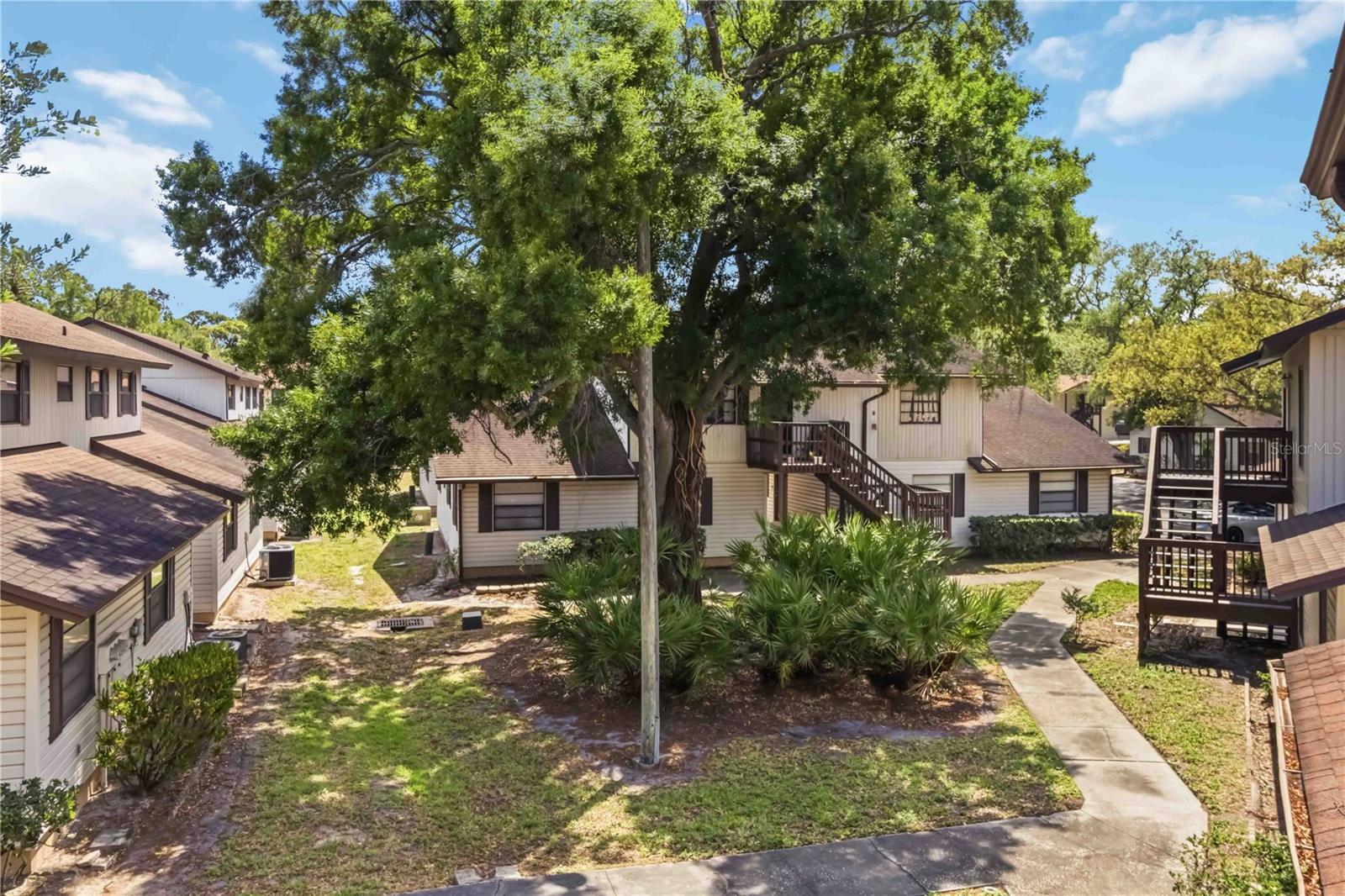 BREEZEWAY VILLAS CONDO TWNHS - Residential