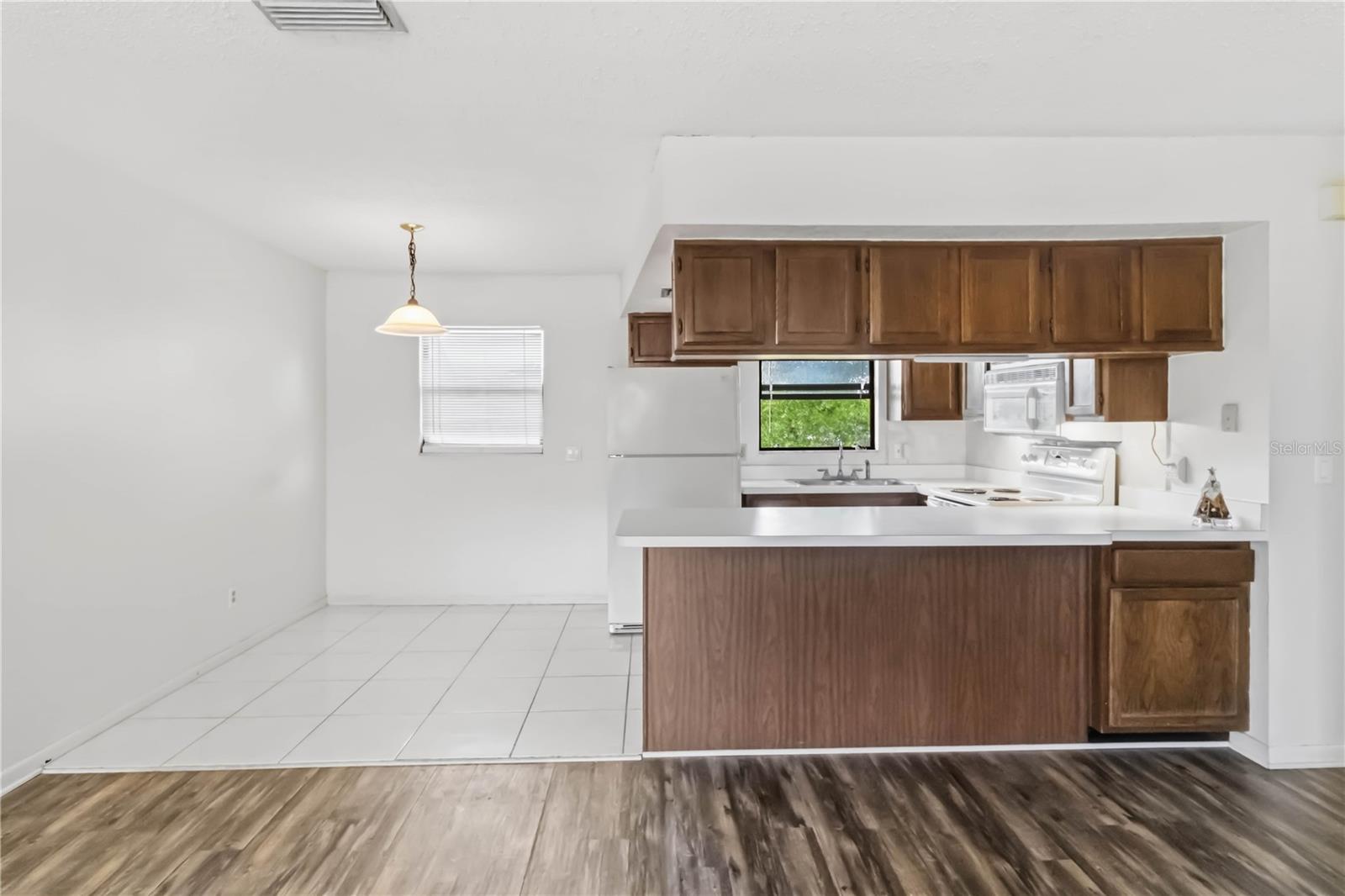 BREEZEWAY VILLAS CONDO TWNHS - Residential