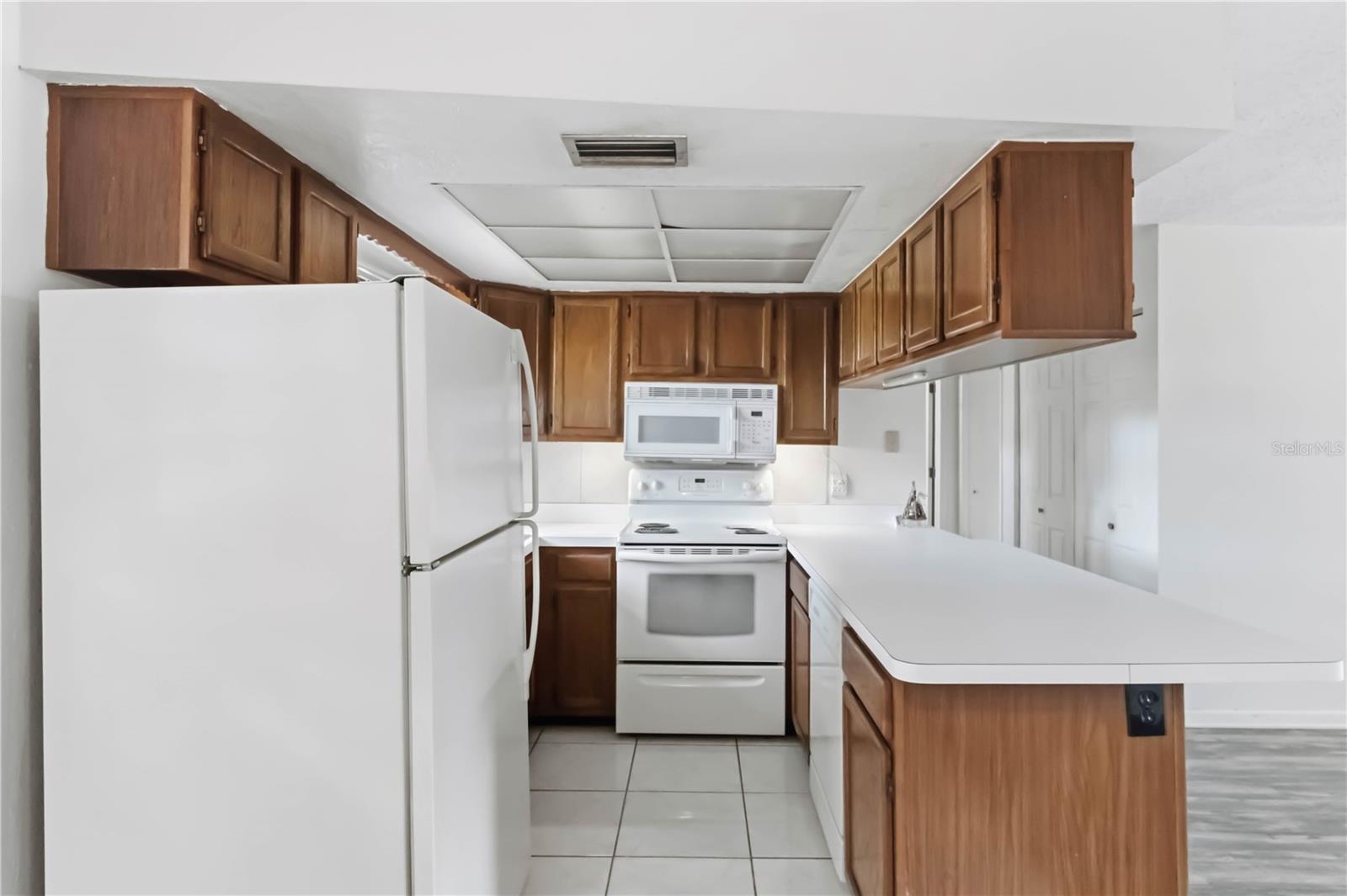 BREEZEWAY VILLAS CONDO TWNHS - Residential