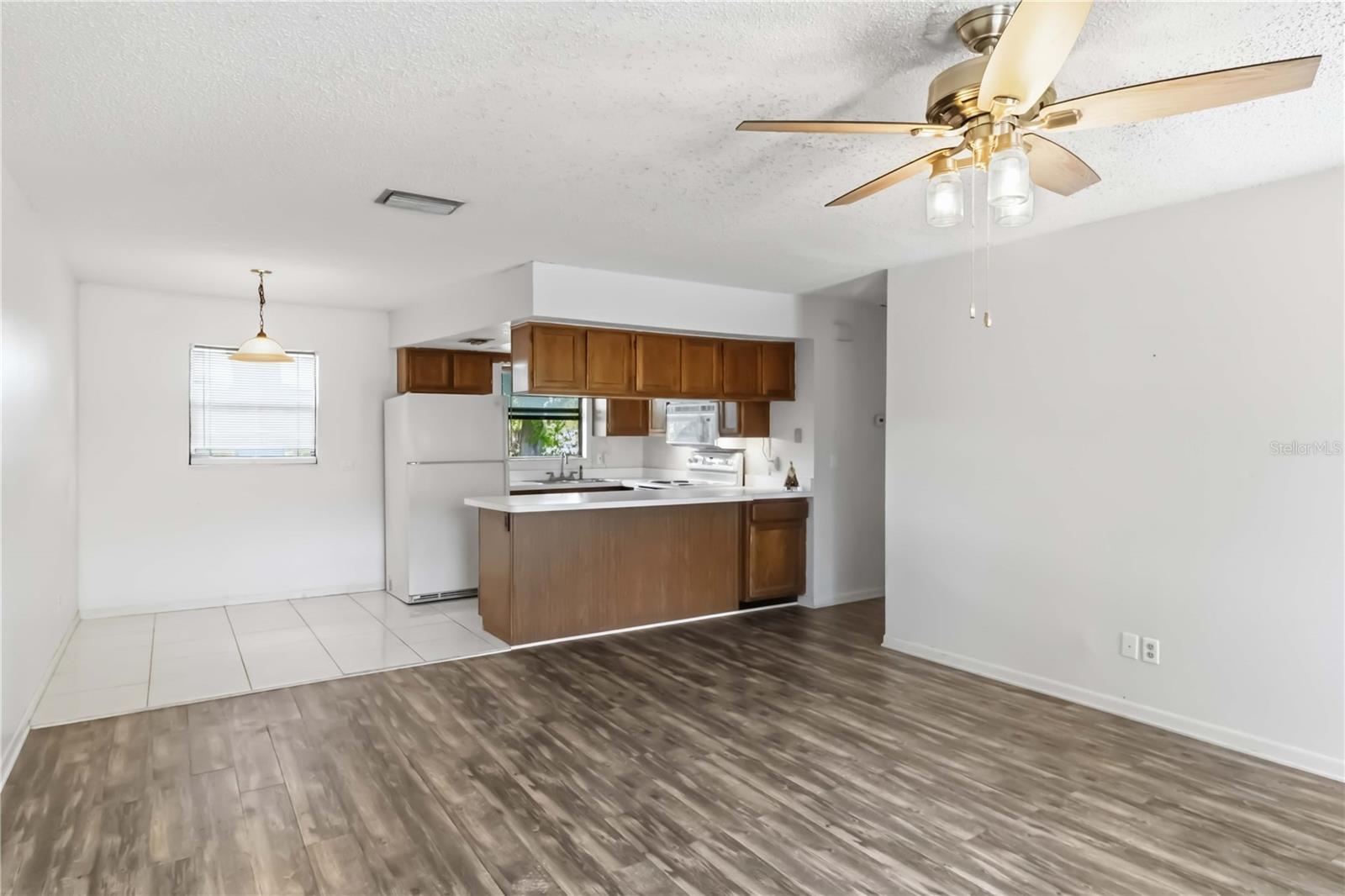 BREEZEWAY VILLAS CONDO TWNHS - Residential