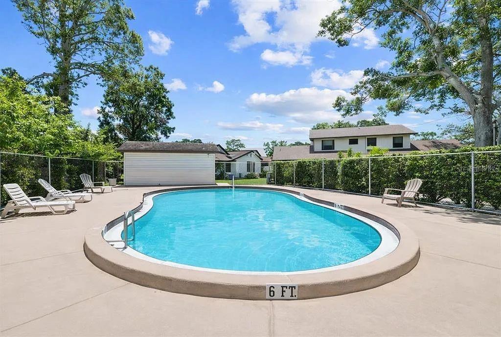 BREEZEWAY VILLAS CONDO TWNHS - Residential