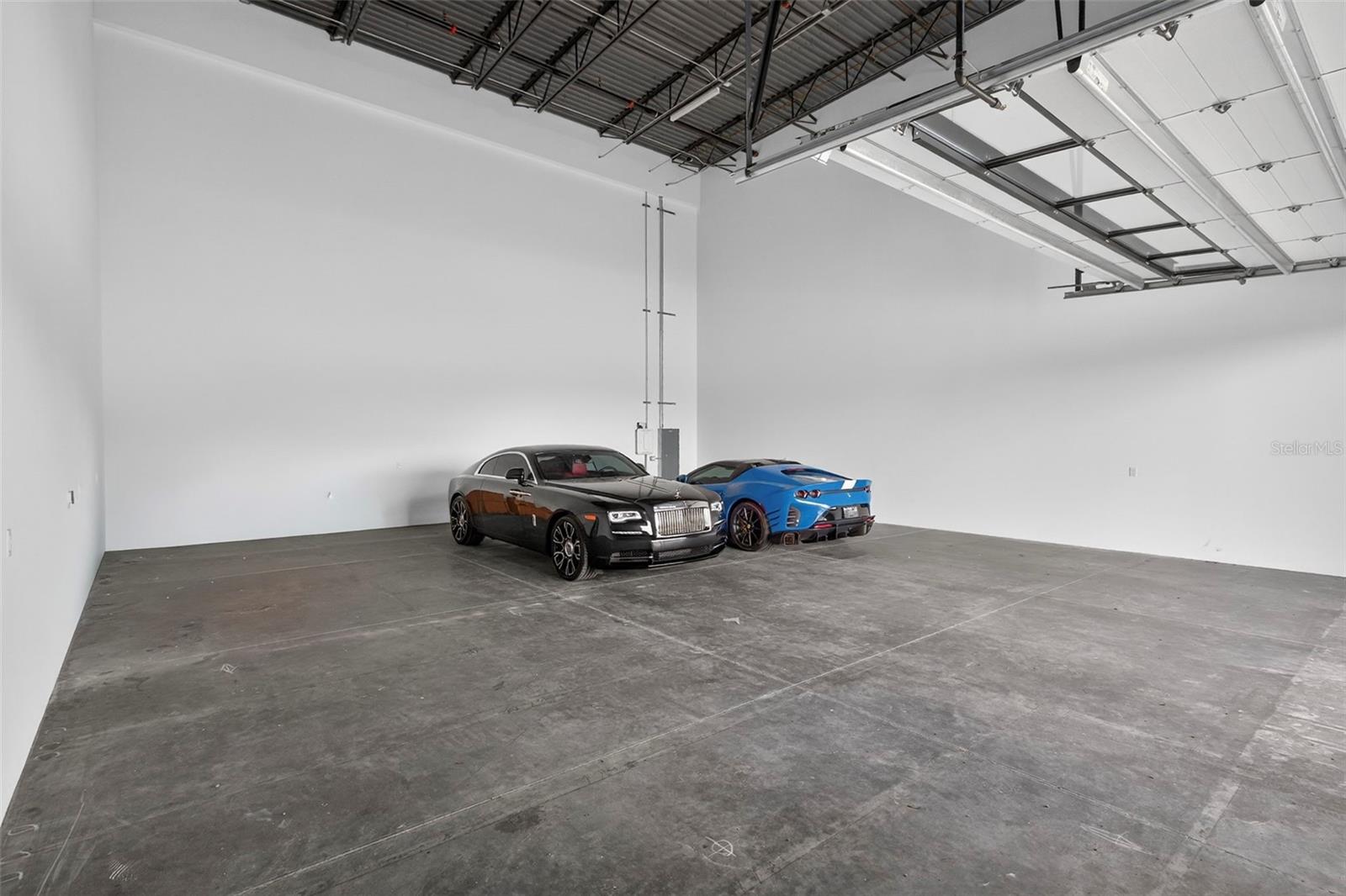 MOTOR ENCLAVE PH 1 - Commercial Sale
