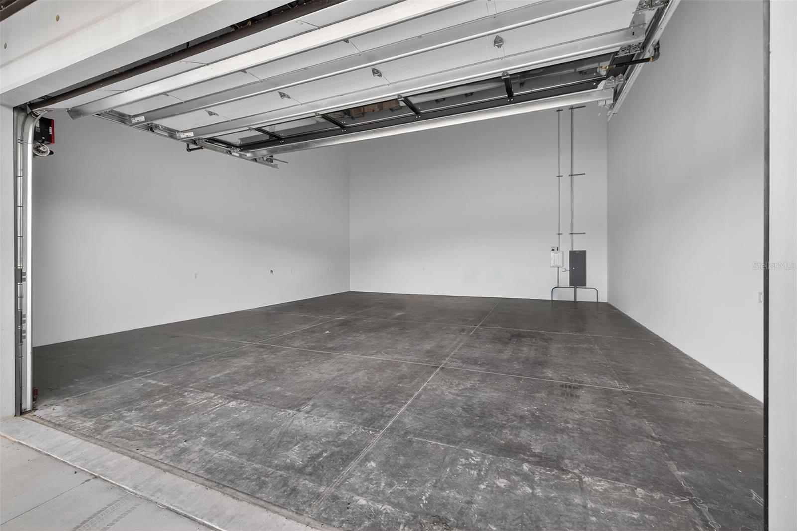 MOTOR ENCLAVE PH 1 - Commercial Sale