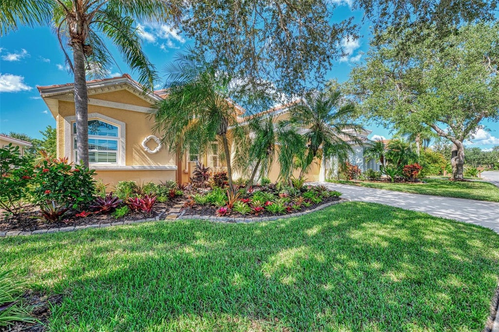 Photo of 219 Rio Terra, Venice, FL 34285 (MLS # N6146198)