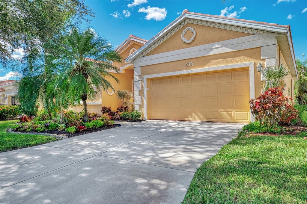 Photo of 219 Rio Terra, Venice, FL 34285 (MLS # N6146198)