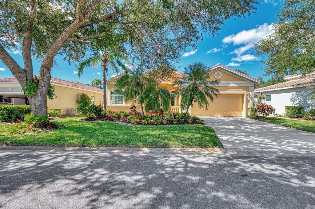Photo of 219 Rio Terra, Venice, FL 34285 (MLS # N6146198)