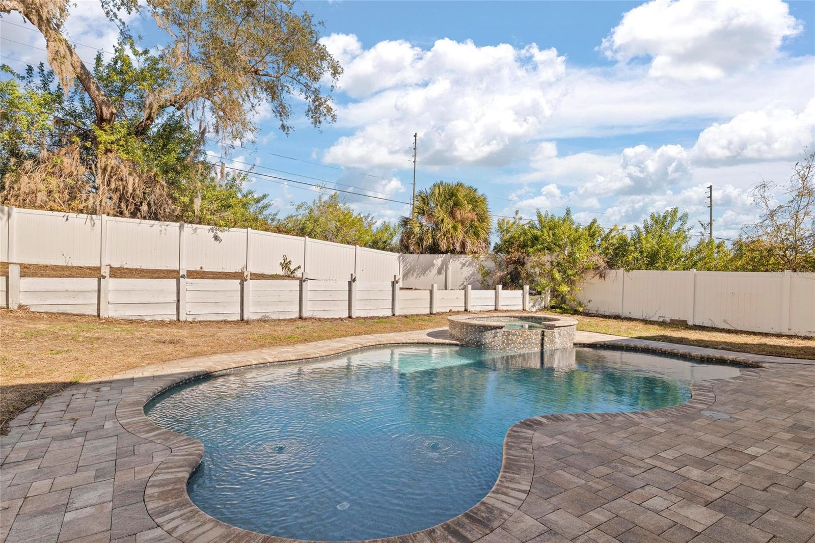 SAVANNAH POINTE - Residential