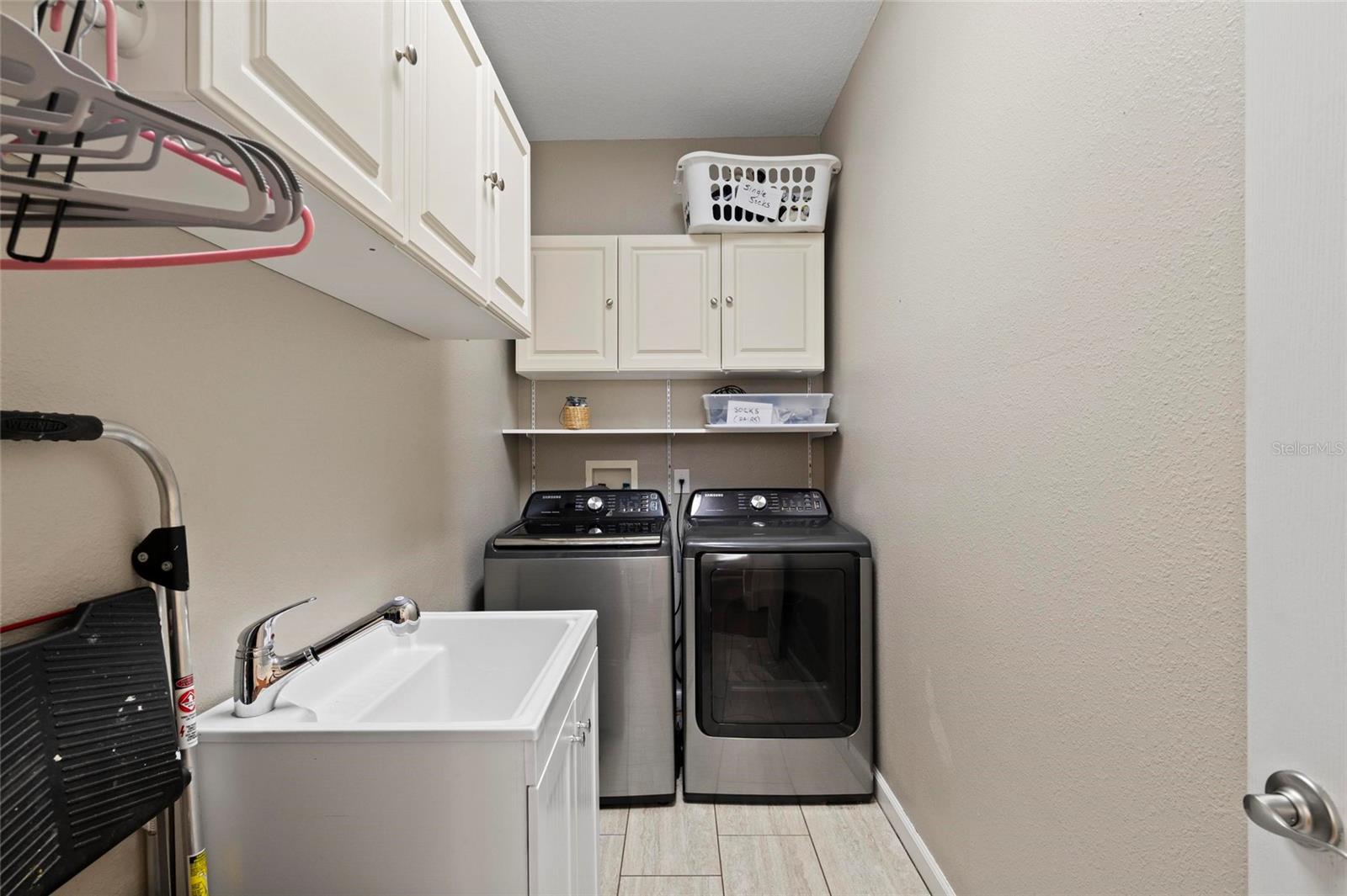 SAVANNAH POINTE - Residential