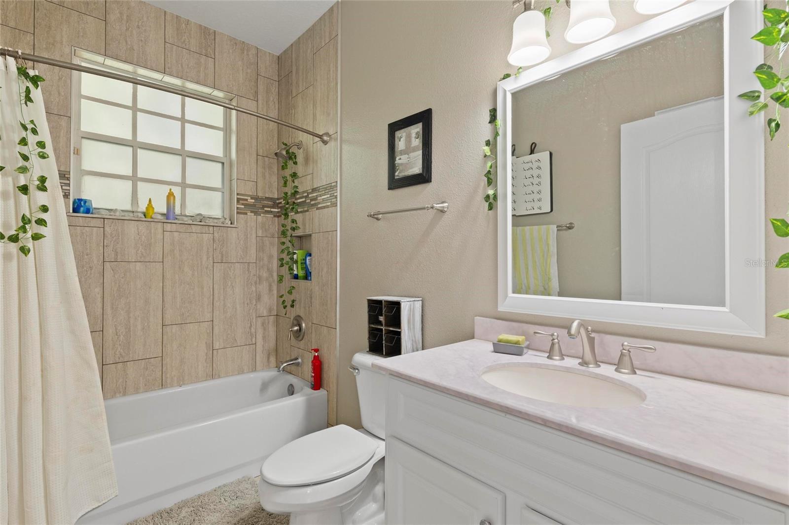 SAVANNAH POINTE - Residential