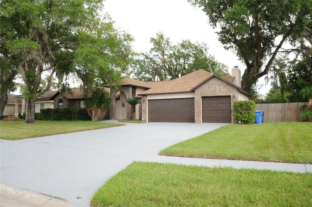 Photo of 2106 Whitlock Place, Dover, FL 33527 (MLS # TB8493968)