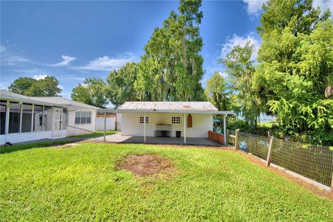 A home in LAKE WALES