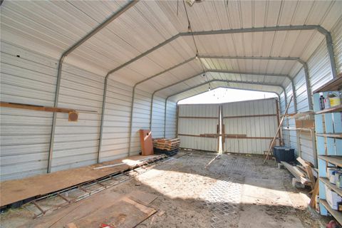 A home in LAKE WALES