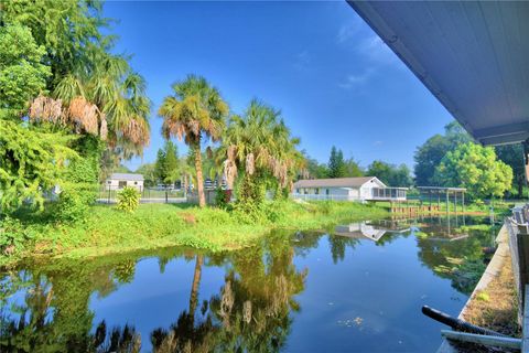 A home in LAKE WALES