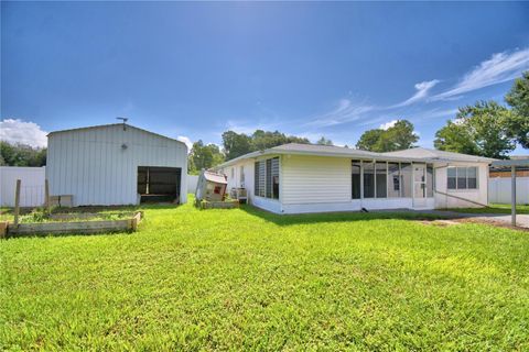 A home in LAKE WALES