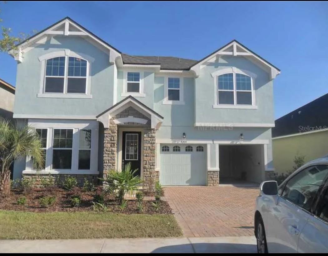 Beautiful home with water view in Millennia Park gated community. 2 story single home with over 3000 heated sft, 4 bed rooms, 2.5 baths with 2 car garage. Just minutes from the renowned Millennia Mall, with easy access to everything you need: shops, restaurants, schools and main roads. With two floors, this spacious residence with carpeted and tile floors and walk-in closets. All appliances stay. The kitchen has wooden cabinets, functional countertops and essential appliances, ready for daily use. The laundry room is practical and already equipped. The living room is spacious and bright, with sliding doors that open to a generous outdoor area — perfect for relaxing or entertaining. Ready to move in condition.