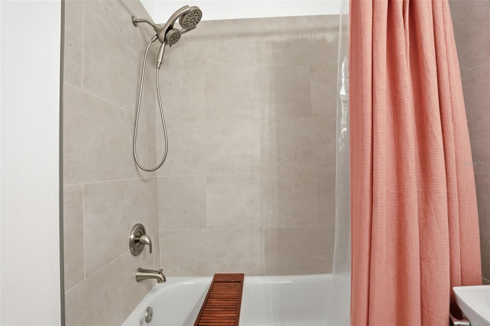 WOODLAND VILLAGE AT SHADOW RUN - Residential Lease