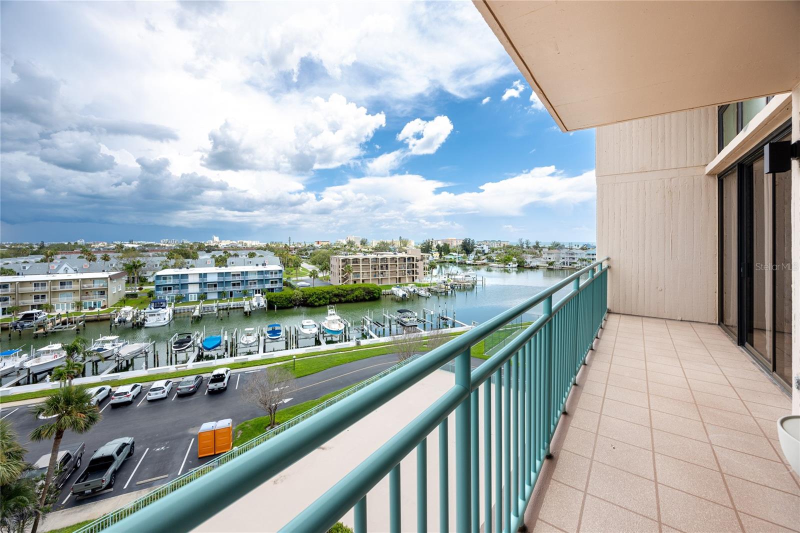 KEY CAPRI CONDO - Residential