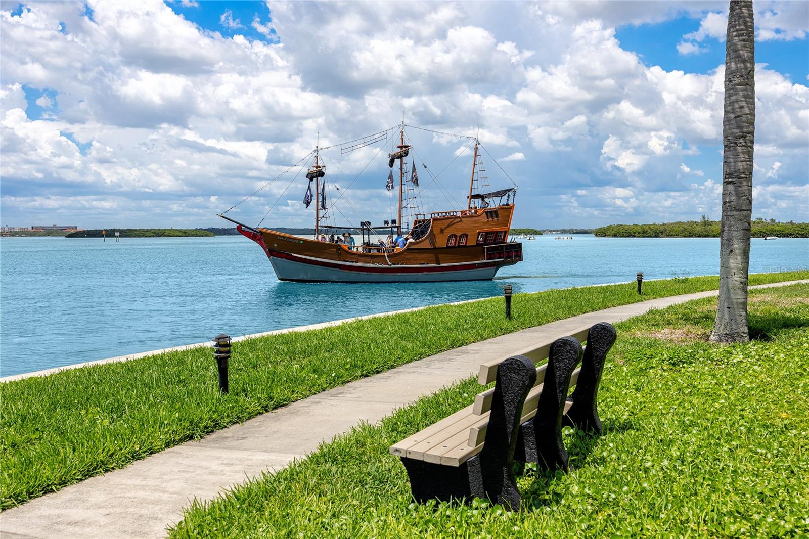 KEY CAPRI CONDO - Residential