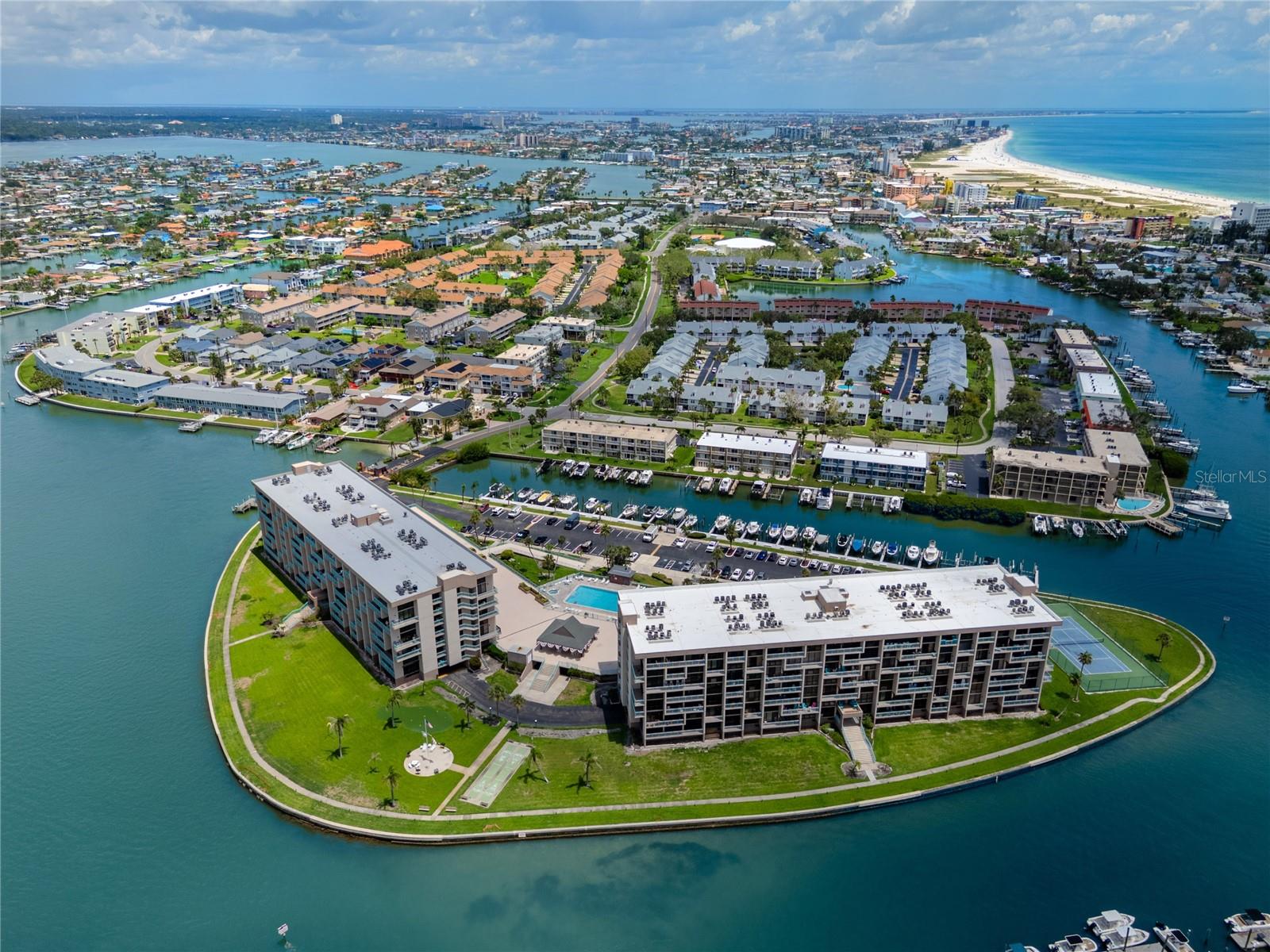 KEY CAPRI CONDO - Residential