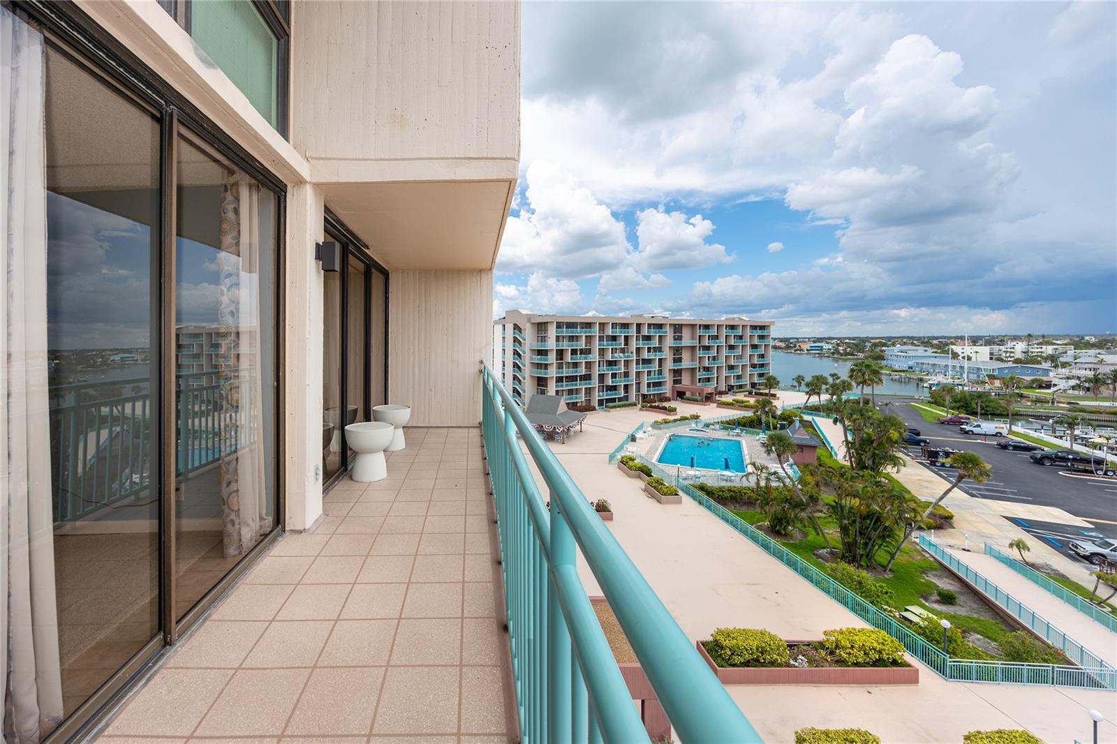 KEY CAPRI CONDO - Residential