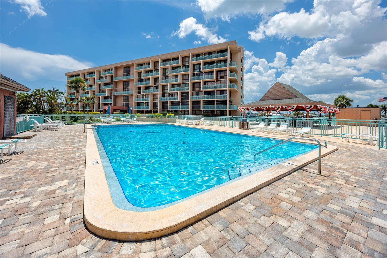 KEY CAPRI CONDO - Residential