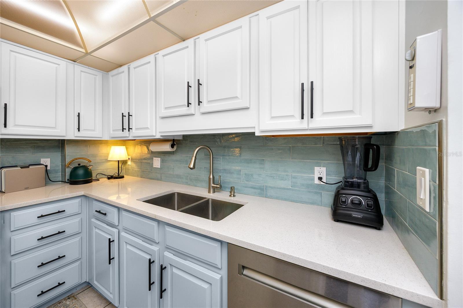 KEY CAPRI CONDO - Residential