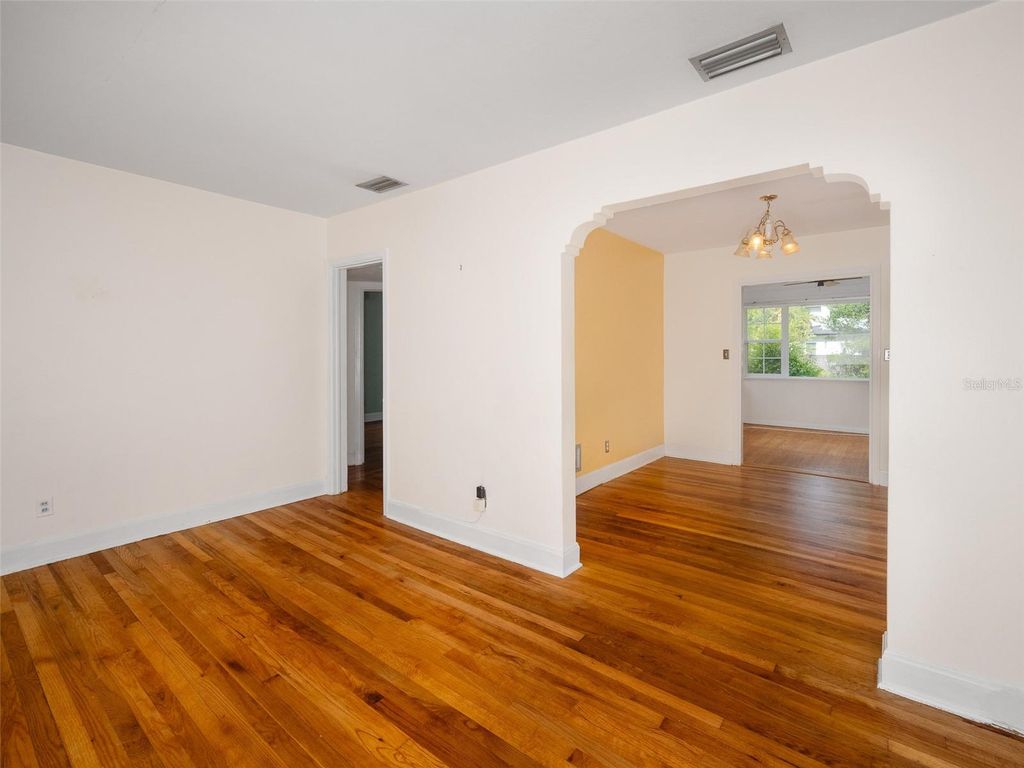 Photo of 944 N Shine Avenue, Orlando, FL 32803 (MLS # O6407523)