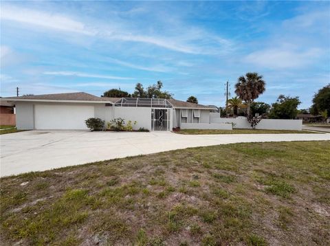 Photo of 1301 Lucaya Avenue, Venice, FL 34285 (MLS # O6407403)