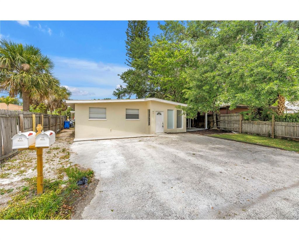 Photo of 110 NE Monroe Circle N, St Petersburg, FL 33702 (MLS # TB8500796)