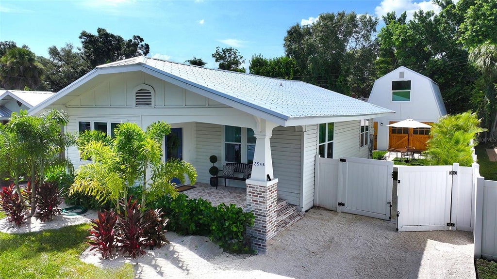 Photo of 2546 Loma Linda Street, Sarasota, FL 34239 (MLS # A4707307)