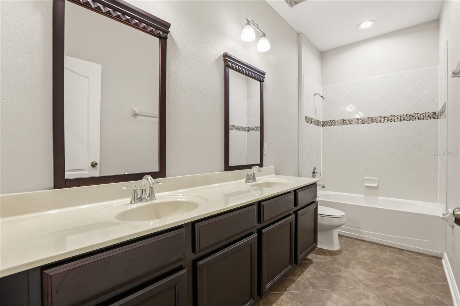 NARCOOSSEE VILLAGE PH 1 - Residential